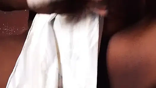 Üvey erkek kardeşimi görmek için çıplak