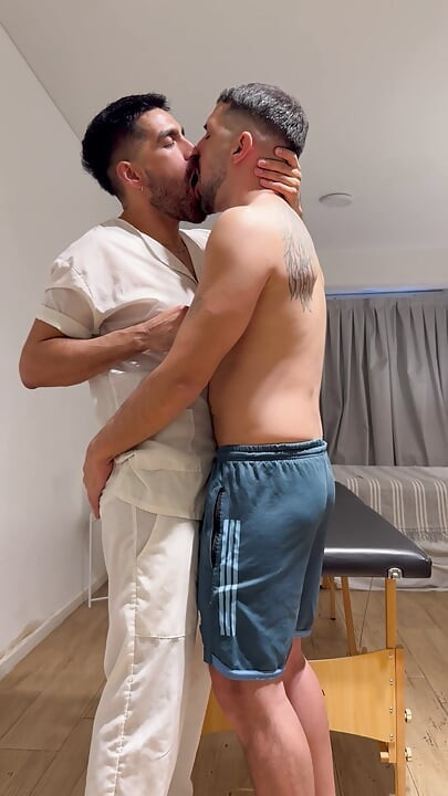 Bubble Ass! I Went to the Masseuse and Ended up Impregnating Him in His Round and Hard Ass!