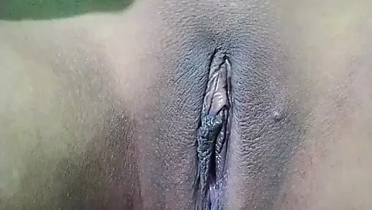 Aaj may apni sexi hot chut me begn me condom lga ke apni chut me dali or jisko meri chut chatni ho wo aa jao chat lo bhot maza ayega.