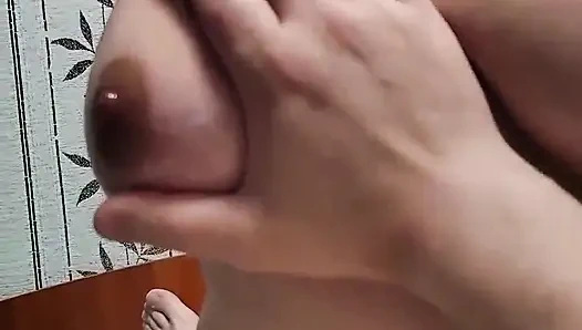 Emma si cewek super semok ini lagi asik ngocok kontol dan ngocok kontolku sampai dicrot di dalam - closeup