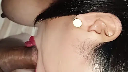 Stiefmutter, MILF mit dicken titten lutscht massiven schwanz