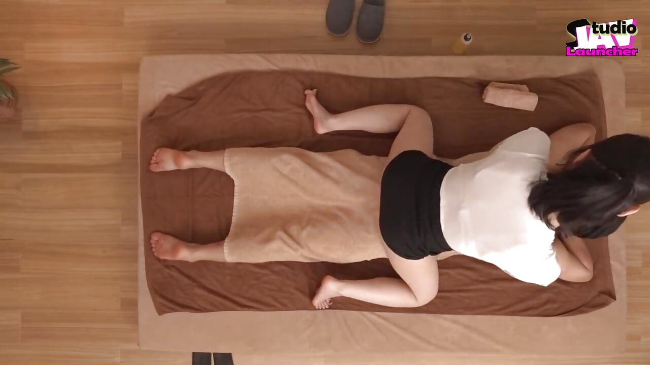Luxury Spa Focus. Fixed Camera on a Perfect Waistline - D