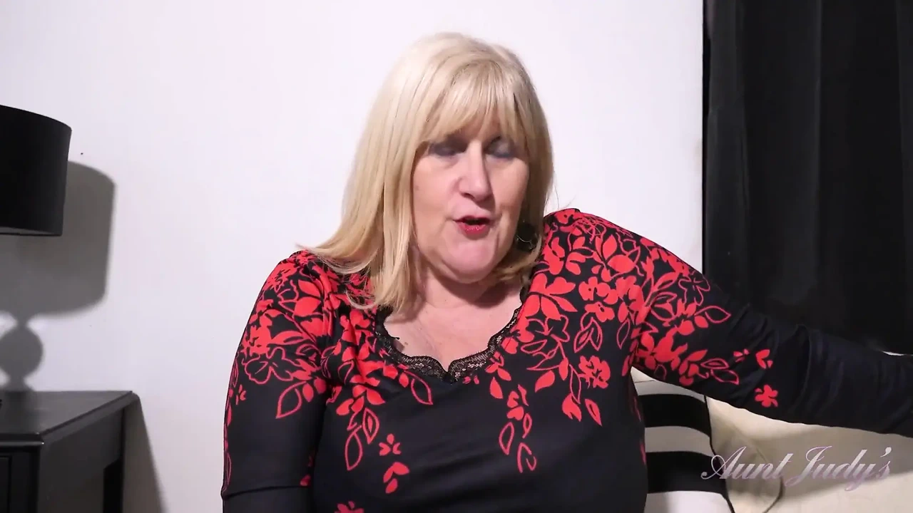 Auntjudys - BBW Catherine trưởng thành vú to có thể cần một người làm vườn cho bụi rậm lông của cô ấy