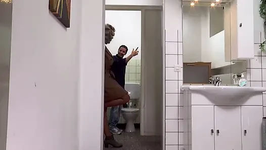 Нимфа Марина Monatana скачет на члене