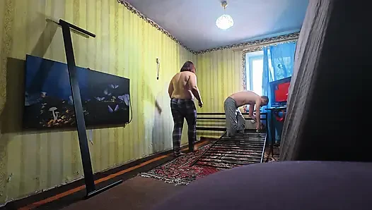 Hinter den kulissen, ungeschnitten. Wir bauen ein neues sexbett