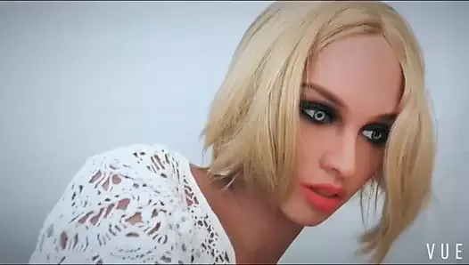 Блондинка-секс-кукла с большой фигуристой задницей обожает анал