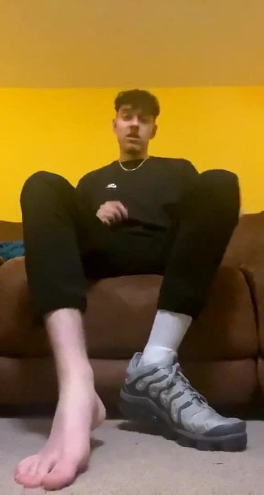 Straight Cash Daddy Makes Demands