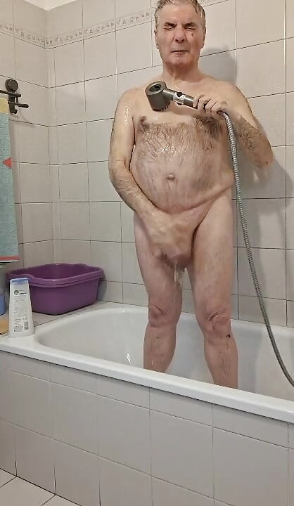 Мой хуй в душе
