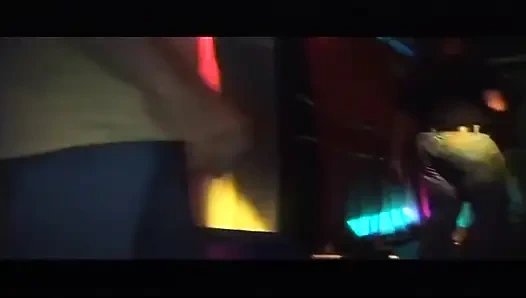 Olgun kulüp sürtükleri vahşi grup sikiş festivalinde sırılsıklam