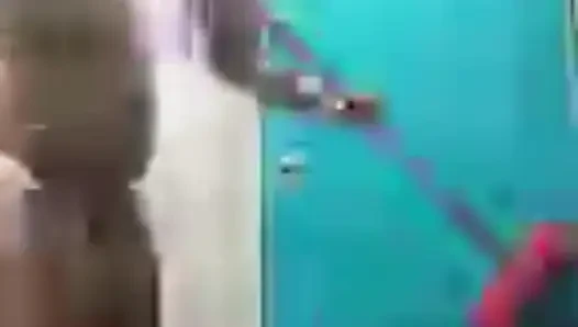 Eine schöne nackte dusche macht mich sehr aufgeregt