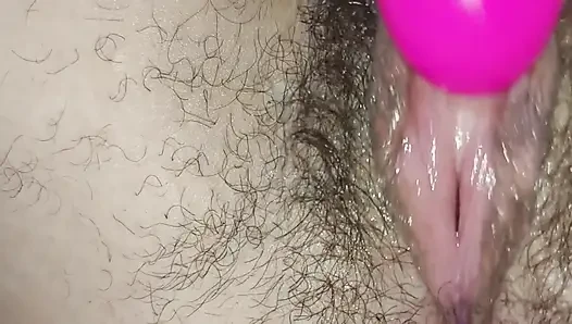 Nasse haarige muschi masturbiert mit vibrator Nahaufnahme russisches amateur-modell MILf ginnagg