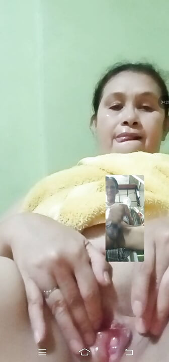 Video sex lại với vợ mình