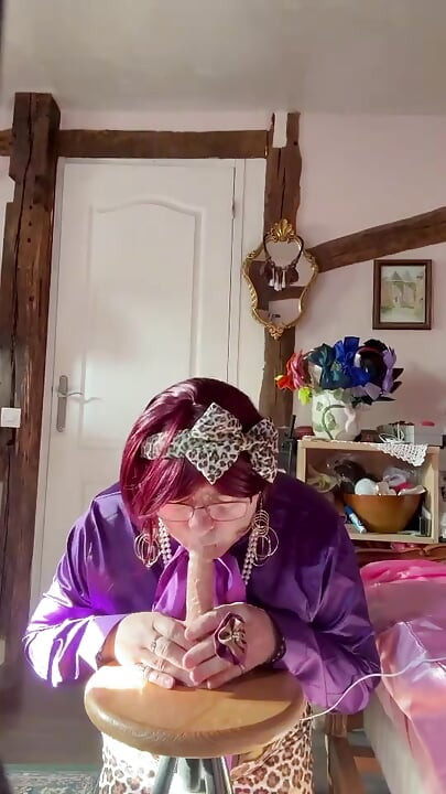 Dressed in a little leopard skirt to suck a dildo