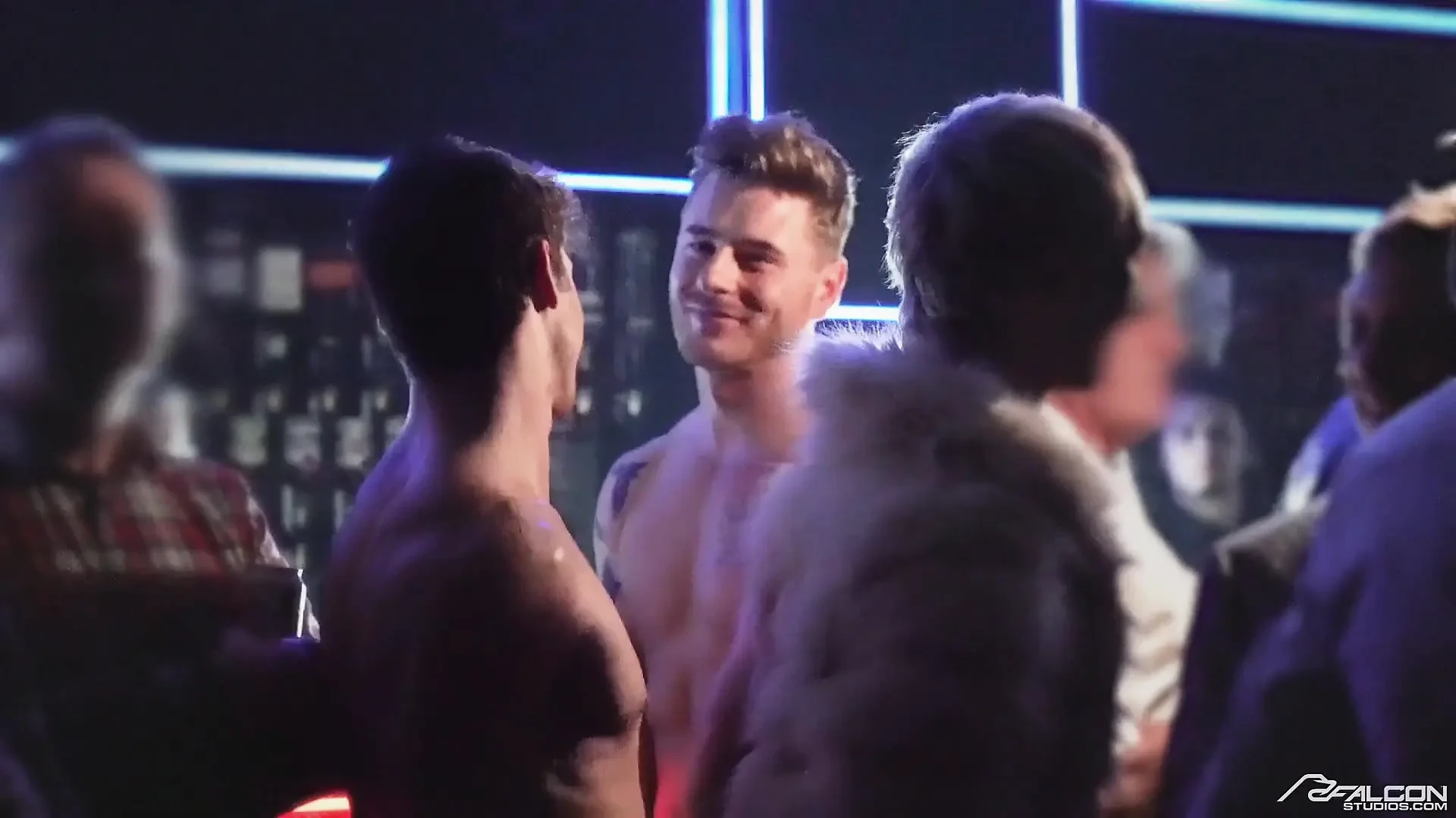 Devin Francos knackarsch-doppelpenetration von Josh Moore und Lloyd - FalconStudios