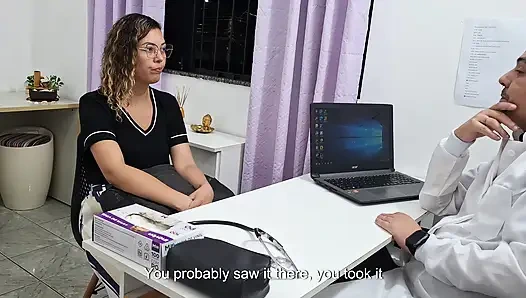 Pemeriksaan medis perut oleh dokter umum.