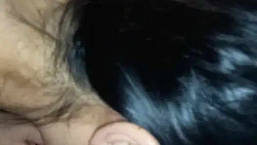 Koreanerin lutscht schwanz in nahaufnahme, creampie im mund