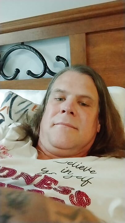 Time to invite you into my bedroom for a little close-up look at what I do when I'm all alone