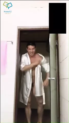 Korean Bodubuilder Masturbation