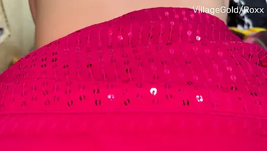 Kırmızı bir sari içinde baldızının amını sikiyor ve spermini çıkarıyor.