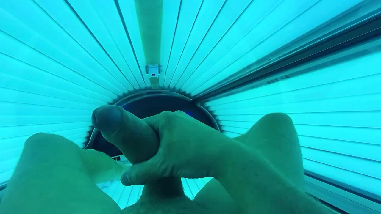 Sun bed wank