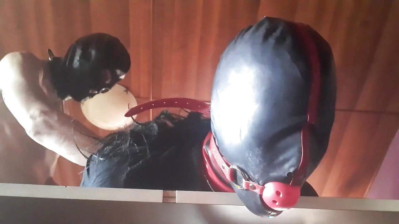 17 minuter av hogtied extrem avsugning och deepthroat med massiv oral creampie