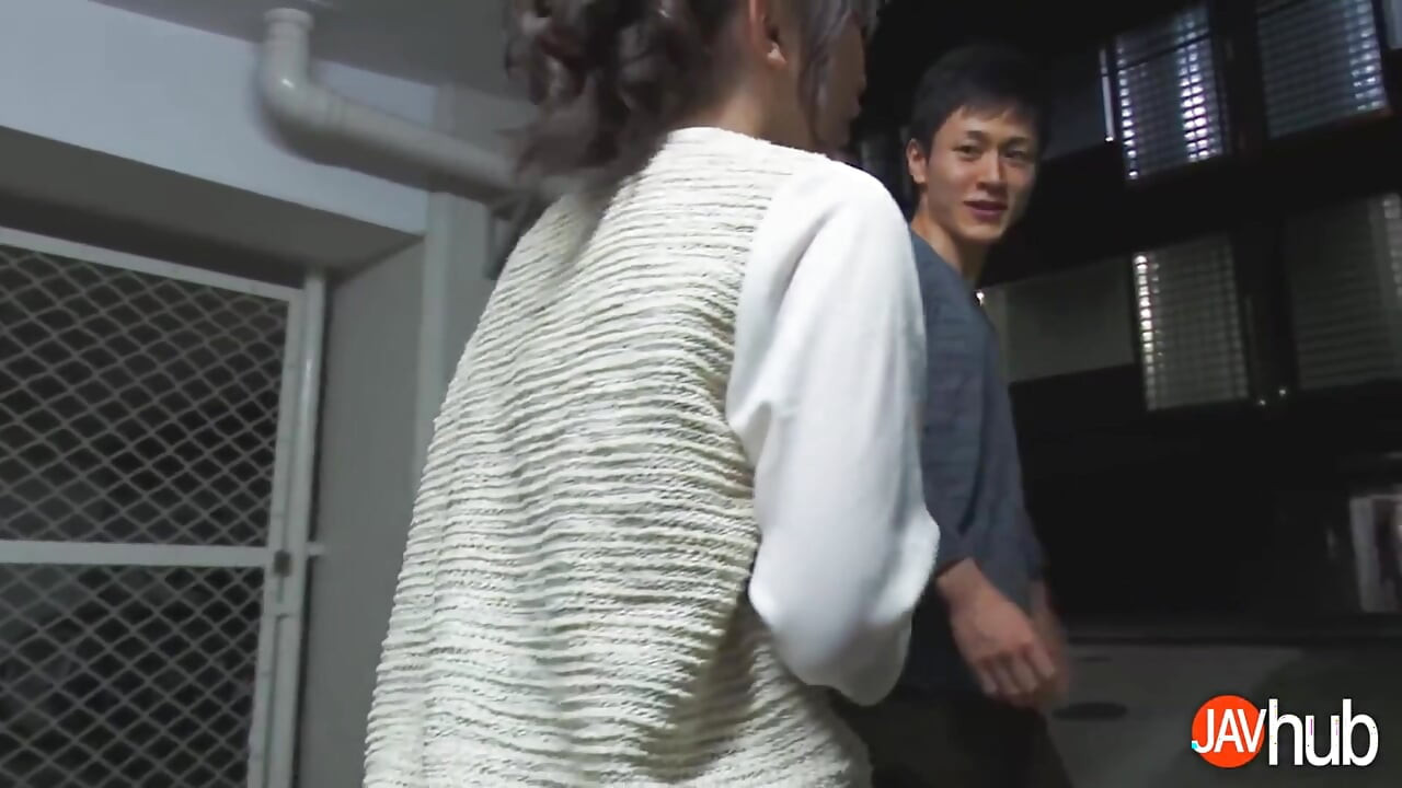 Cachonda Ryo Takaoka deja que su novio se folle el coño