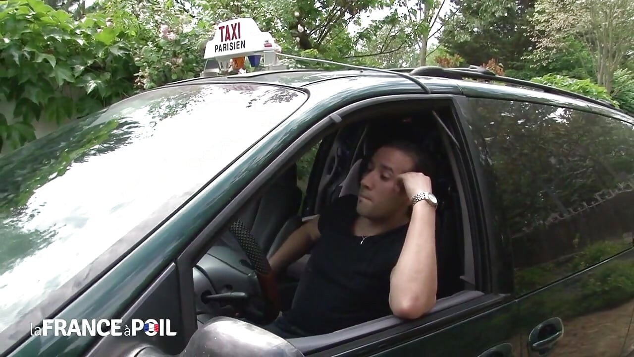 Short Haired Busty Woman Helps Taxi Driver Relieve Stress