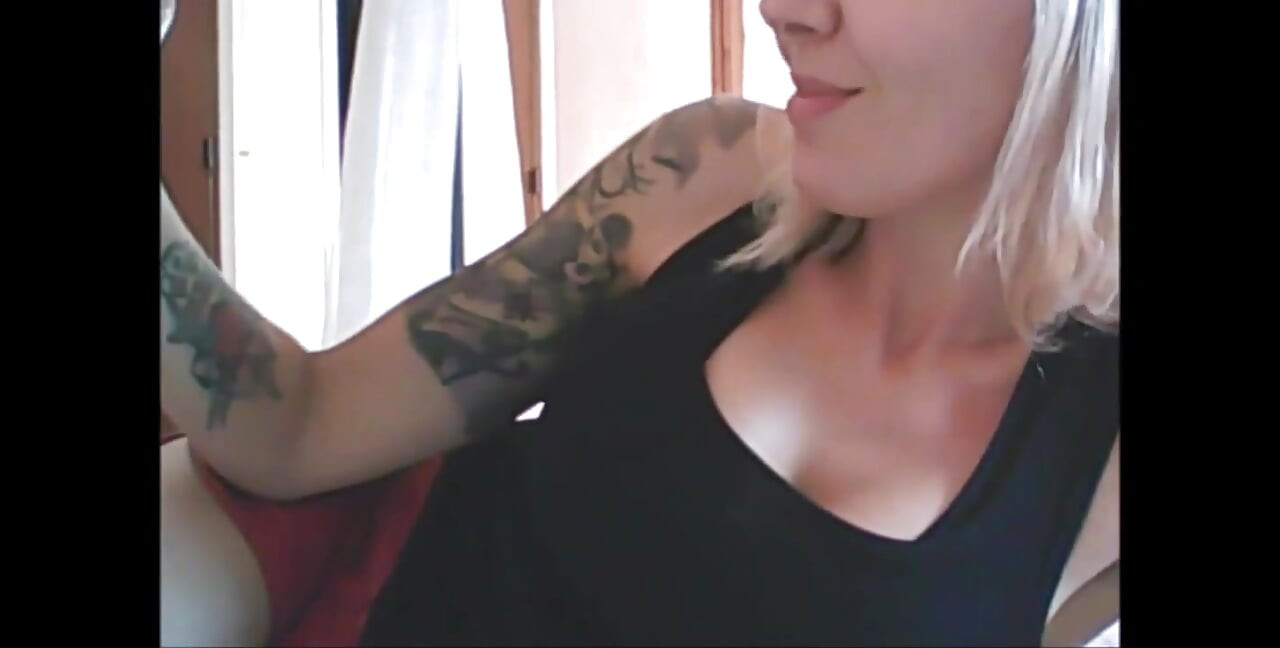 Dos hermosas chicas, amigas traviesas y blasfemas (con Chantal y Nicoletta Embassi)