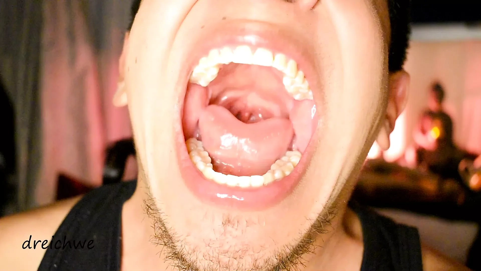 Feticcio della bocca molto molto grande