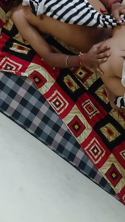 Desi ladki ki dhansu chudai or chut me nikala pani
