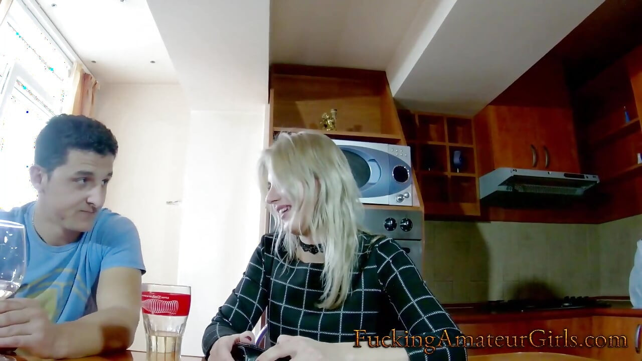 Behind the scene, actors having fun, eating and joking