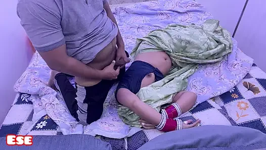 Chachi Ka Kaamsen Badan Dekh Kar Unko Piche Se Pakad Ke Chod Diya