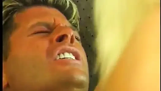 Büyük göğüslü porno sürtük sikiliyor