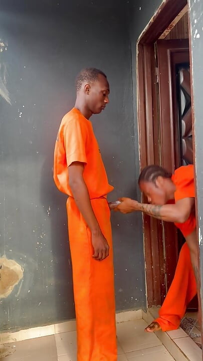 This Two Prisoners Couldn't Stop Kissing Their Self