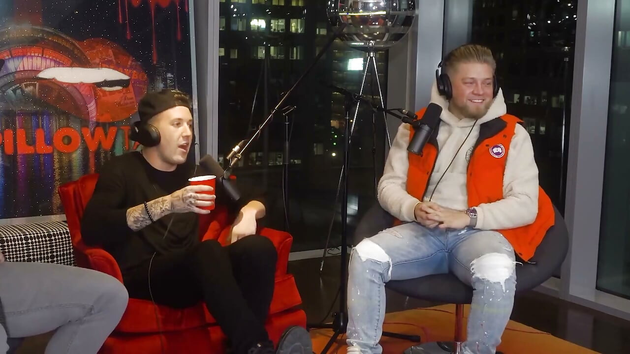 Aaron Vankampen, magnat de Tiktok, devient bizarre dans des manoirs !
