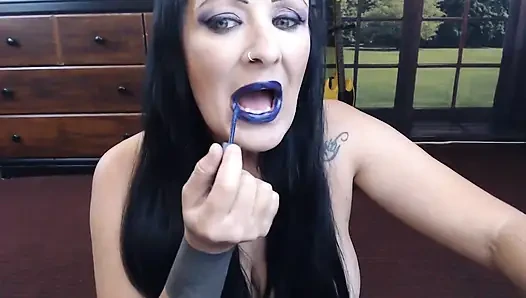 Bebek closeup lip wand ungu biru