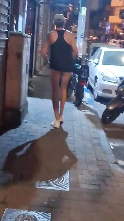 Rat men sarak ke charon or nagn ghoomna