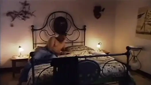 Pelacur toket besar seksi ngentot kontol keras di ranjang