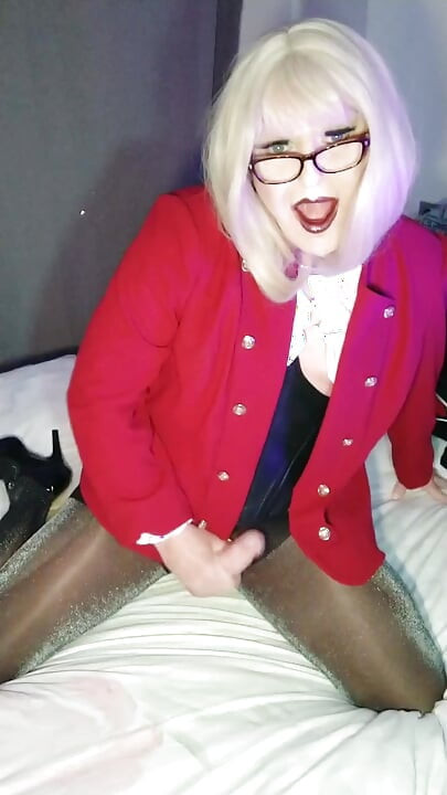 Άτακτη τρανς γραμματέας χύνει