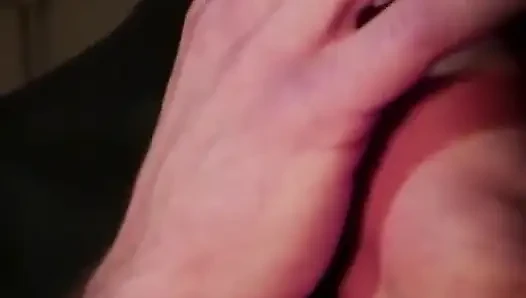 Mükemmel kızıl saçlı orta yaşlı seksi kadın sert sikişten sonra göğüslerine döl püskürtüyor