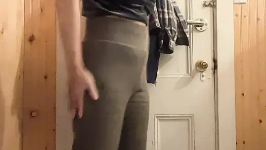 Hana Banyoda Amını Bir Bardak Su Ile Temizliyor