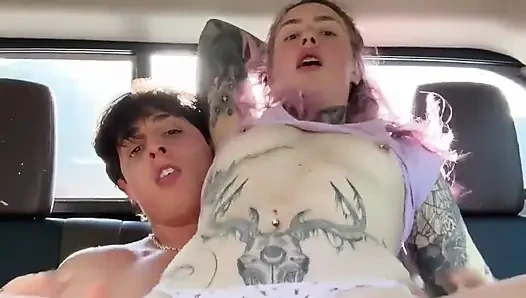 2 lesbian 1 kontol