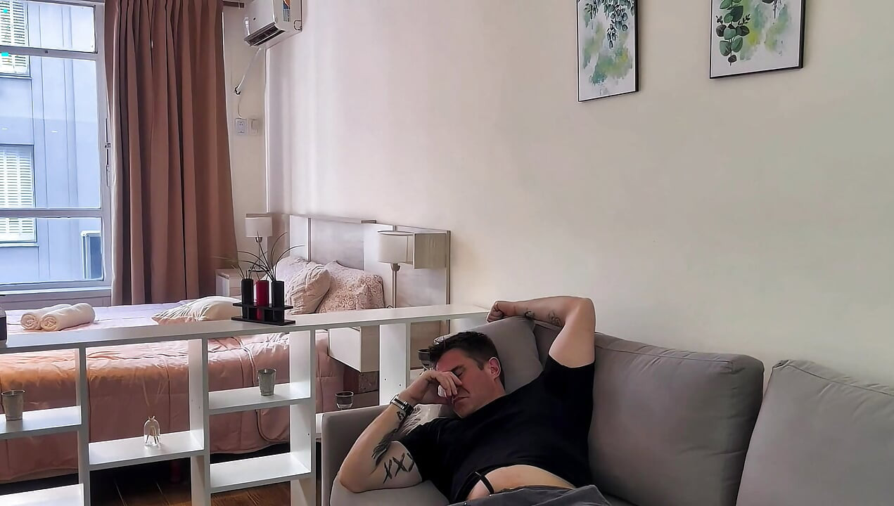 Fiica celui mai bun prieten este o curvă. Ft. Luchibbok