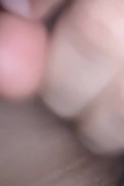 منحرف ناضج يشتكي في حواف شديدة