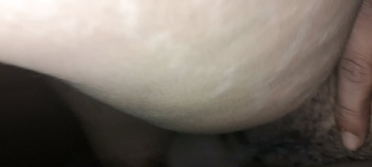 Desi indische Assamesische Bhabhi wird doggy style hart vom großen Schwanz ihres Freundes gefickt
