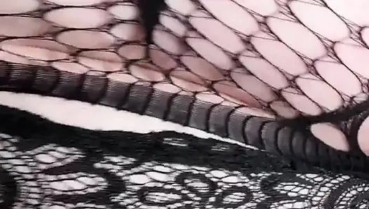 Giantess tinies ile oynuyor