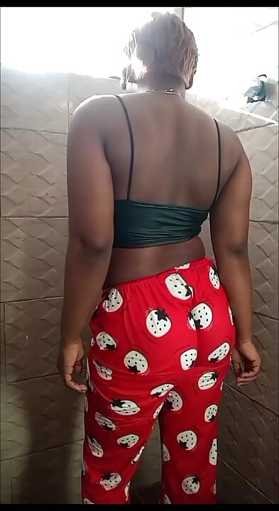 Burning looks, provoking lips and a slow desire that gets into your head without permission