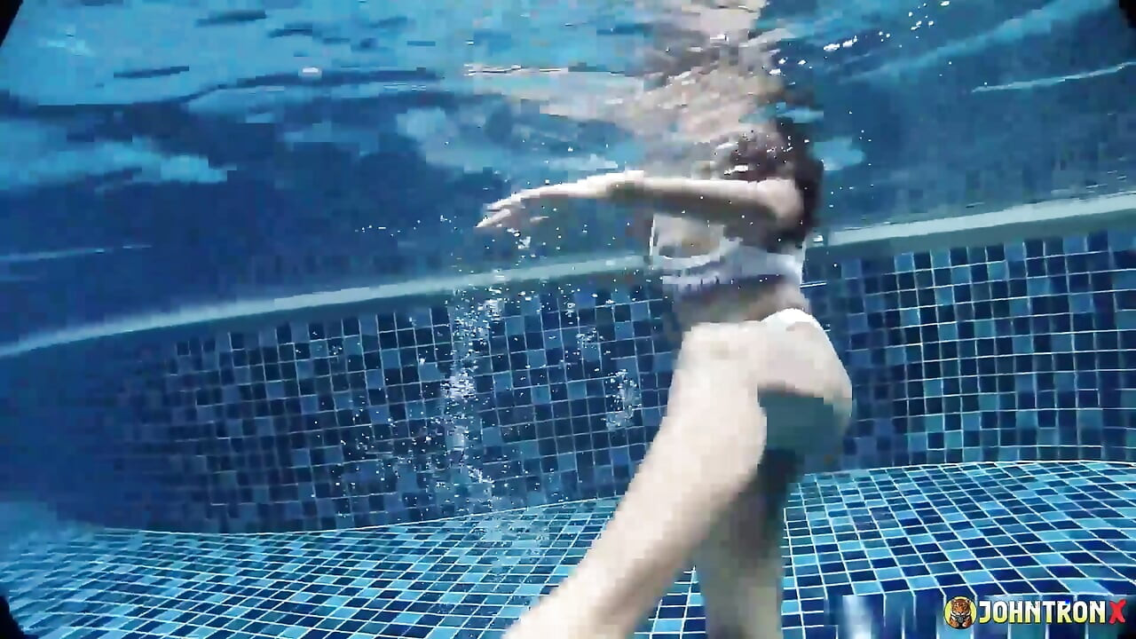 JohnTronX - Gorgeous Thai babe swims in the pool and gets that underwater D