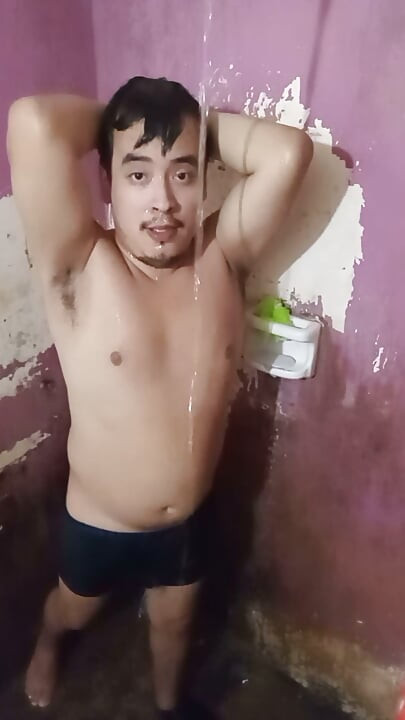 Jesus en boxer bañándose capitulo 18