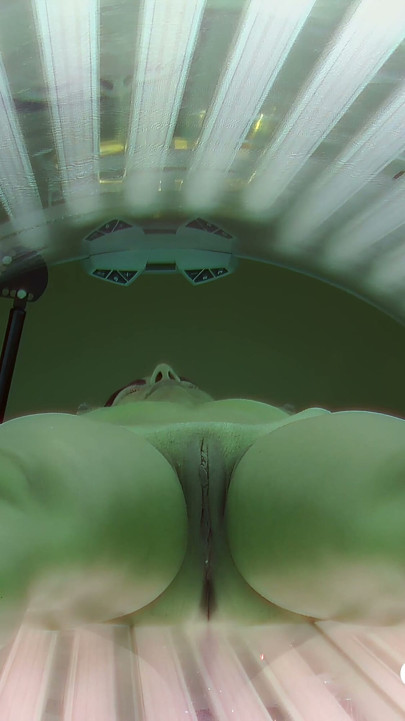 Czech Solarium 92: Brunette Enjoys Her Solarium Session, Flashes Her Pussy